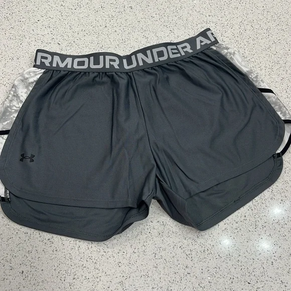 Under Armour Athletic Shorts - Picture 2 of 5